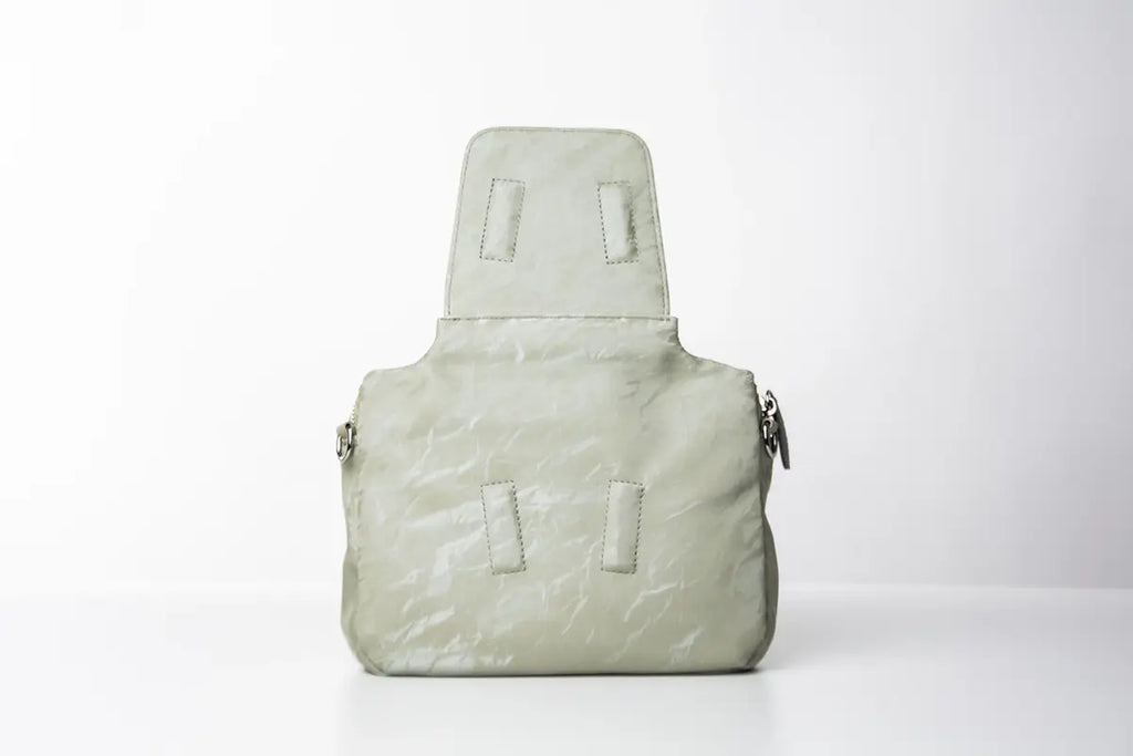cla rose magnetic bag verde salvia retro con aggancio patella magnetica aperto