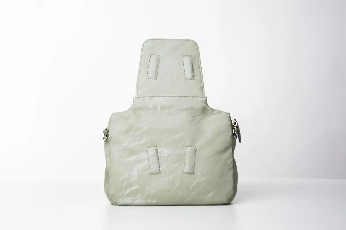 cla rose magnetic bag verde salvia retro con aggancio patella magnetica aperto