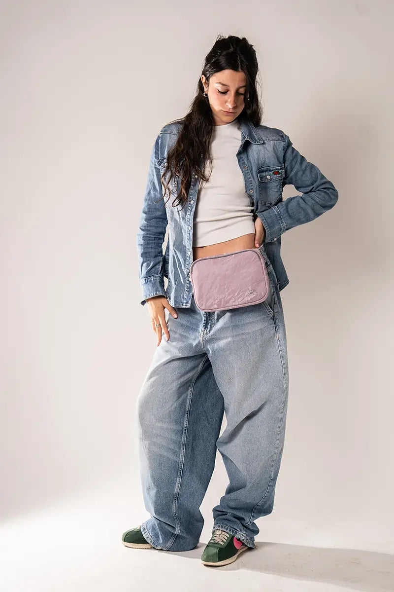 cla rose magnetic bag borsa con aggancio magnetico mani libere lilla outfit casual