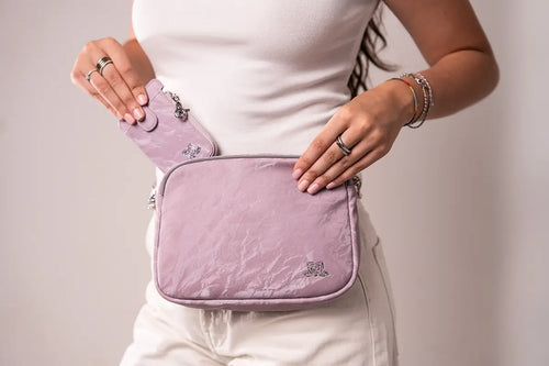 cla rose magnetic bag borsa con aggancio magnetico mani libere lilla e porta tessere